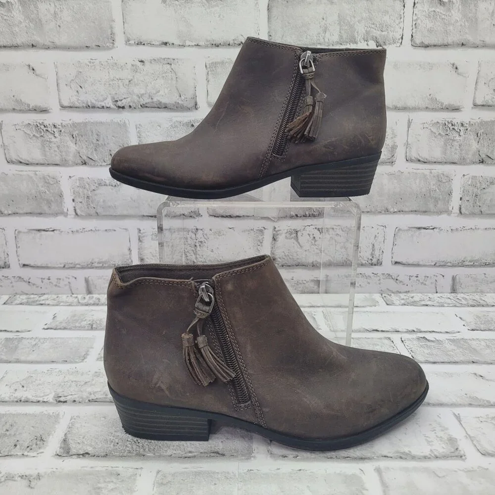 Clarks Brown Leather Ankle Booties Tassel Zippers Size 6.5 - Picture 2 of 8